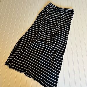 Max Studio | Maxi Skirt | Women’s Large | Black and White Striped
